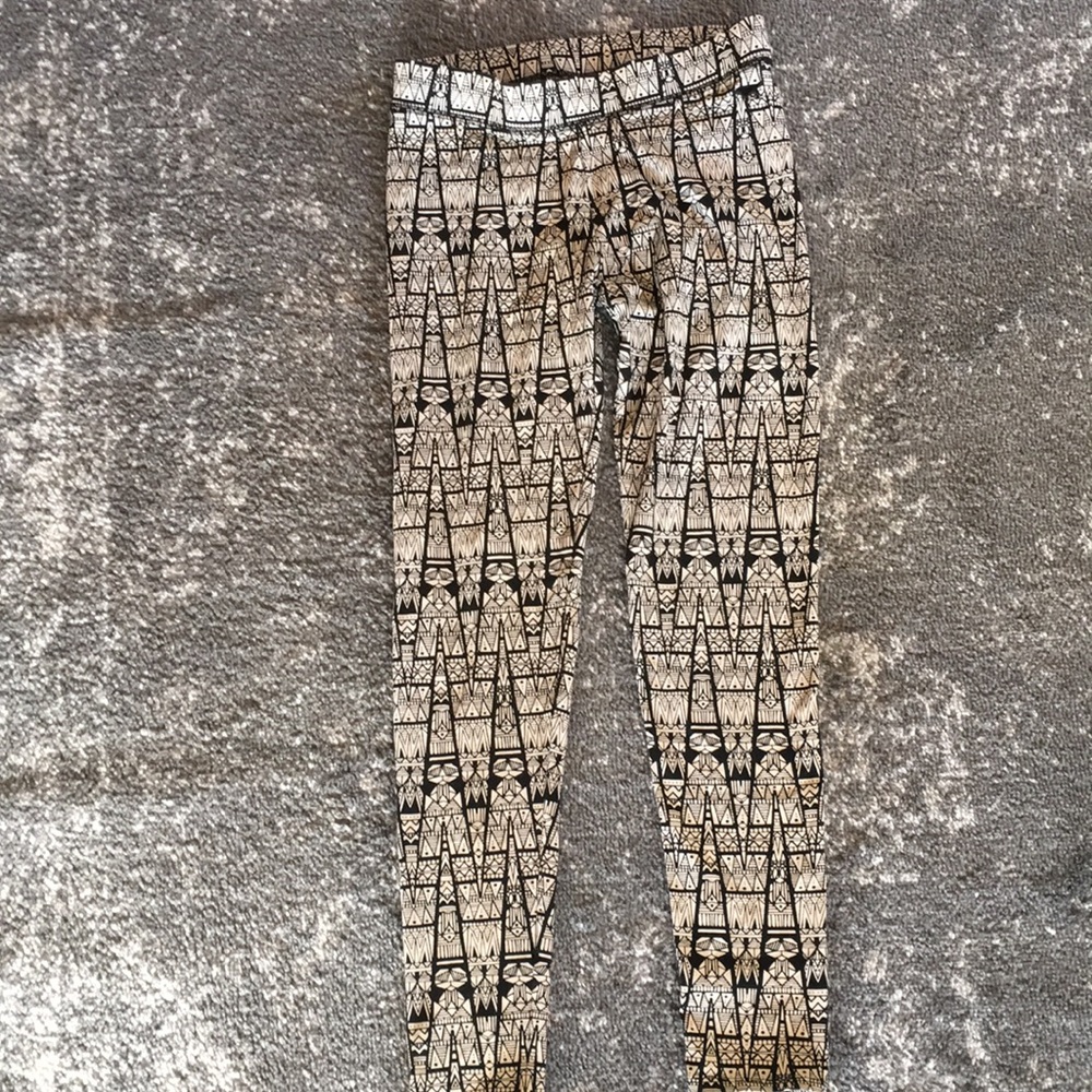 Victoria’s Secret pink leggings. Never worn :)